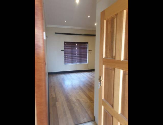 2 BEDROOM TOWNHOUSE FOR SALE IN COMET